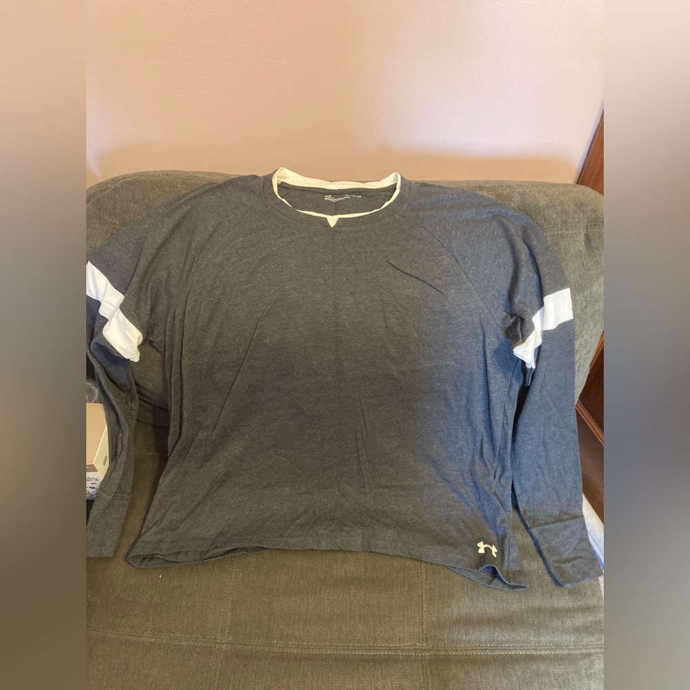 Under Armour‎ Top. Like New. EUC.